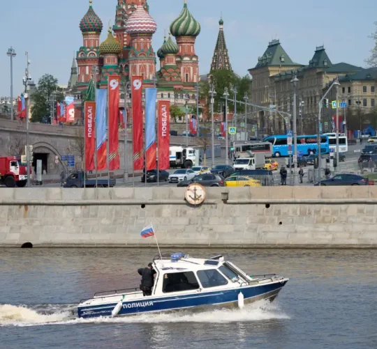 Кремль ракурс з річки Москва