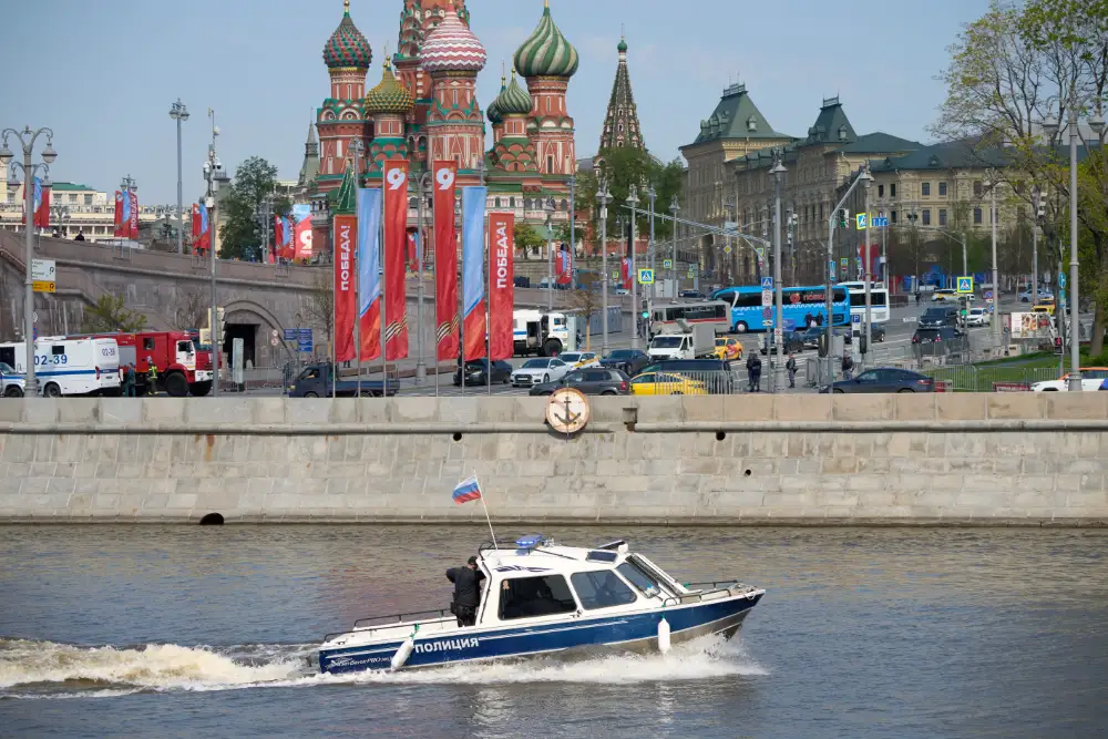 Кремль ракурс з річки Москва