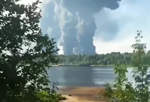 Дим, що піднімається над заводом «Азот» у Тулі