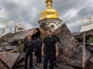 Президент України Володимир Зеленський та прем'єр-міністр України Юлія Свириденко відвідують Успенський собор Києво-Печерської лаври, який зазнав пошкоджень під час російських обстрелів
