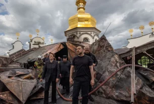 Президент України Володимир Зеленський та прем'єр-міністр України Юлія Свириденко відвідують Успенський собор Києво-Печерської лаври, який зазнав пошкоджень під час російських обстрелів