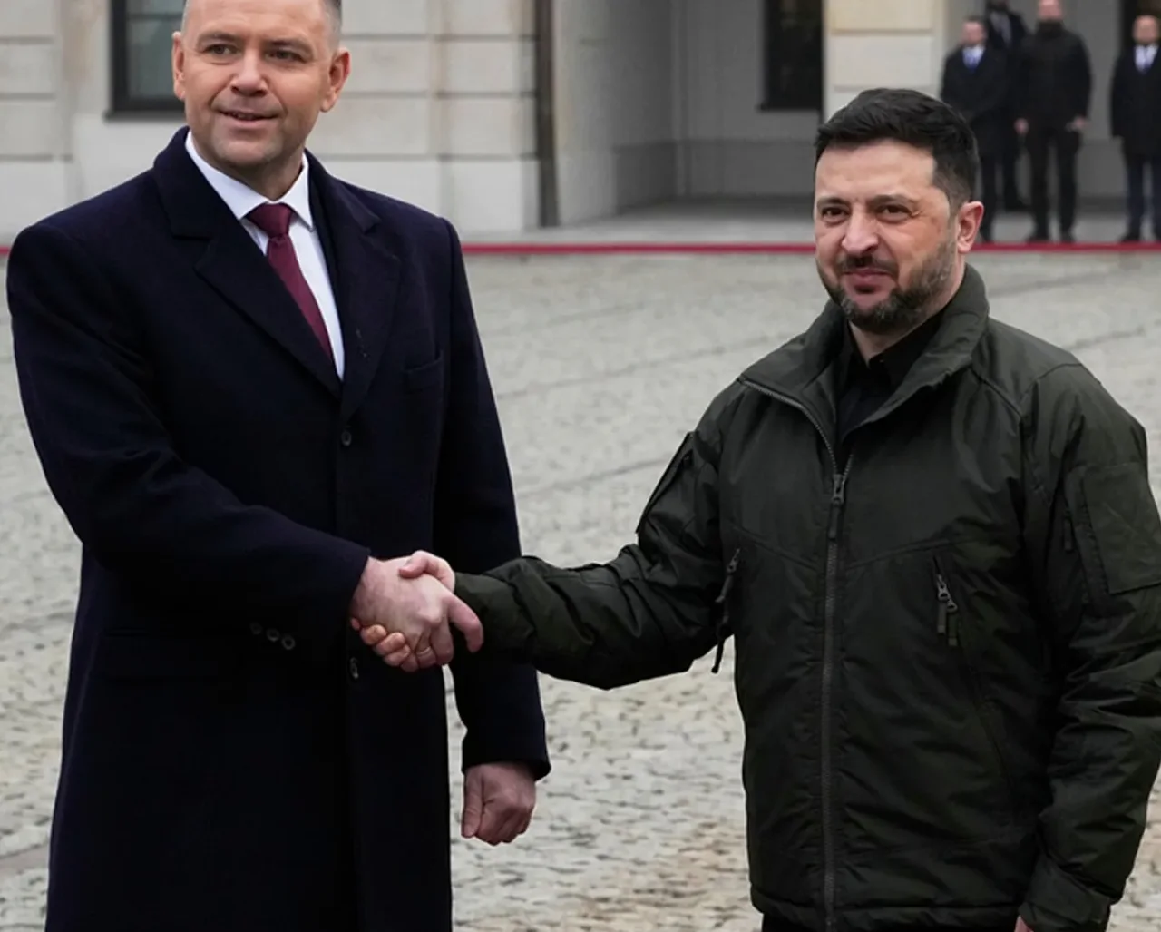 польський та український президенти тиснуть один одному руки