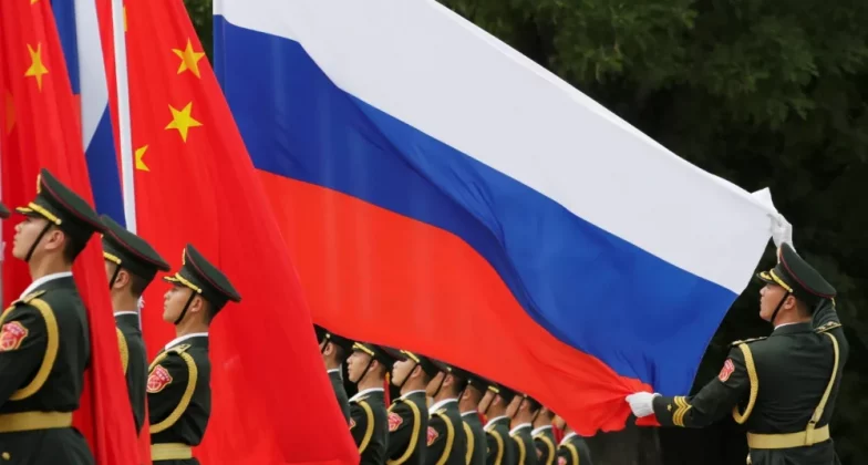 прапори Китаю та Росії