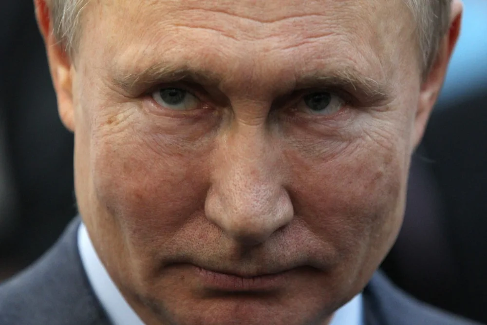 Володимир Путін з загадковим поглядом
