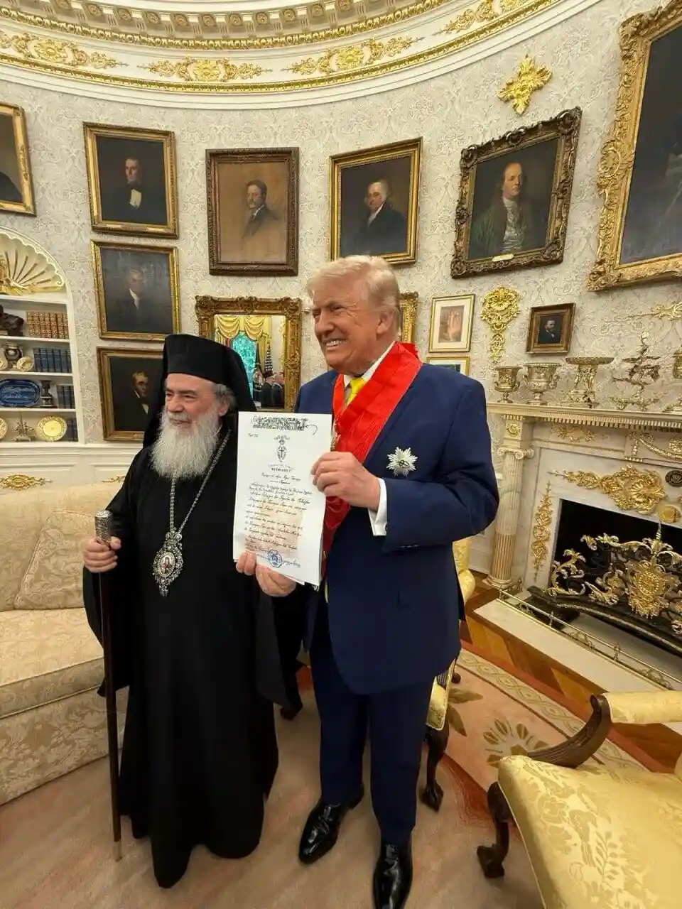 Президент США Дональд Трамп та Православний Патріарх Єрусалиму (Теофіл III) зустрілися у Білому домі
