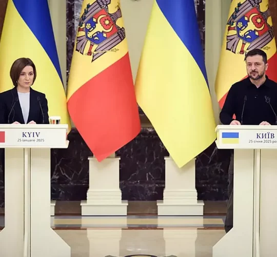 Президент Молдови Майя Санді (ліворуч) та президент України Володимир Зеленський