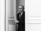 Володимир Путін входить у двері