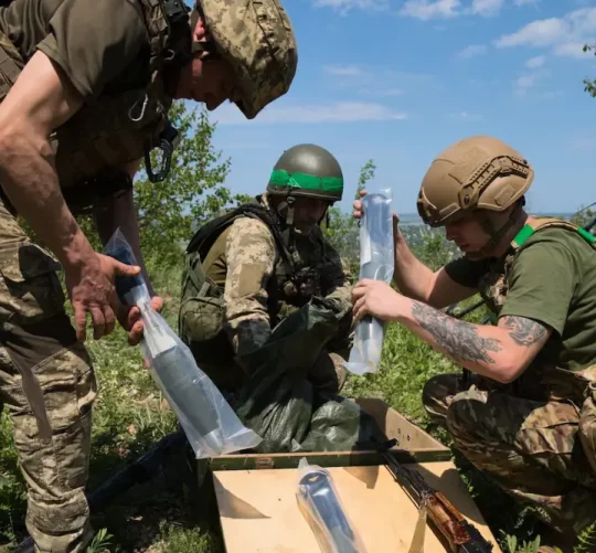 військові