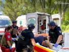 екстрені служби надають допомогу після обстрілу у Дніпрі