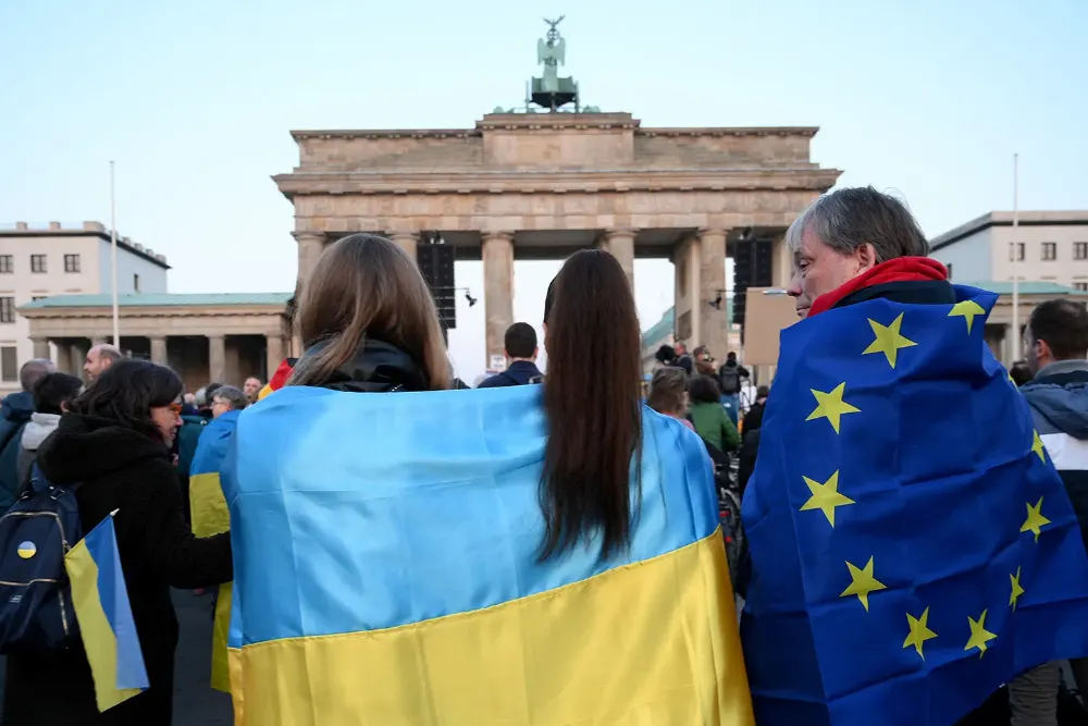 9 березня 2025 року перед Бранденбурзькими воротами в Берліні зібралися демонстранти на підтримку України