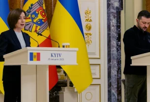 Президент Молдови Майя Санду та президент України Володимир Зеленський виступають на пресконференції в Києві 25 січня 2025 року