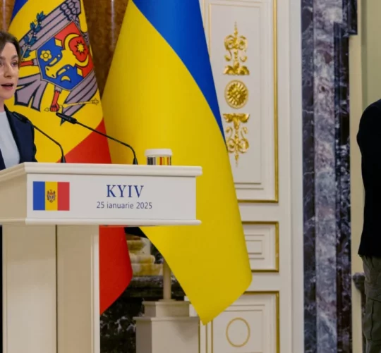 Президент Молдови Майя Санду та президент України Володимир Зеленський виступають на пресконференції в Києві 25 січня 2025 року