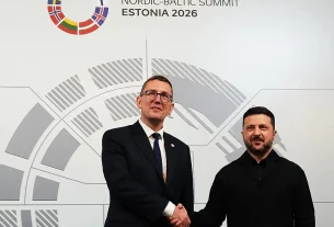 Прем'єр-міністр Естонії Крістен Міхал та президент України Володимир Зеленський потискають руки в Таллінні, 9 червня 2026 року