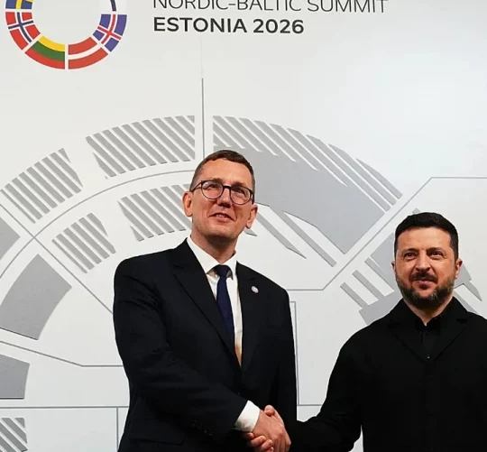 Прем'єр-міністр Естонії Крістен Міхал та президент України Володимир Зеленський потискають руки в Таллінні, 9 червня 2026 року