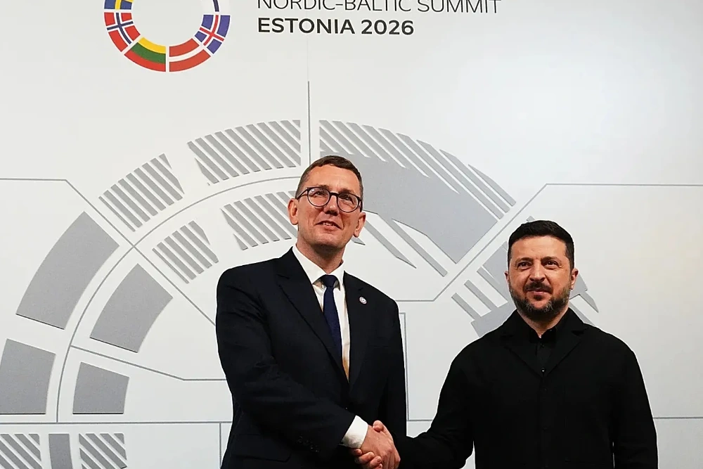 Прем'єр-міністр Естонії Крістен Міхал та президент України Володимир Зеленський потискають руки в Таллінні, 9 червня 2026 року