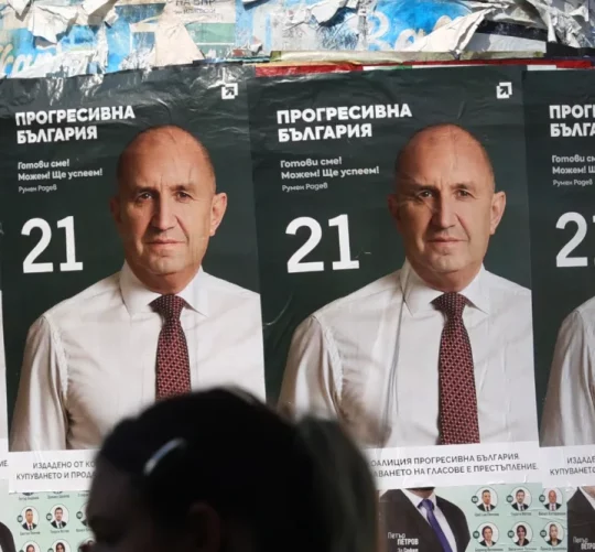 Новообраний Прем'єр-міністр Румен Радев зображено на виборчих плакатах у Болгарії