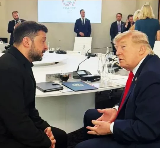 Володимир Зеленський розмовляє з Дональдом Трампом на саміті G7 у Франції