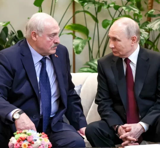 президенти Белорусі та Росії спілкуються разом