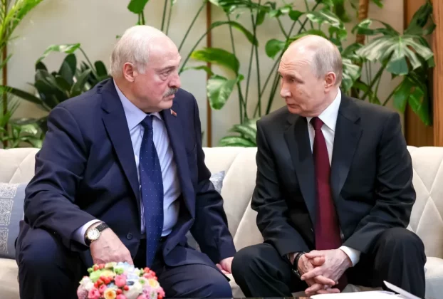 президенти Белорусі та Росії спілкуються разом