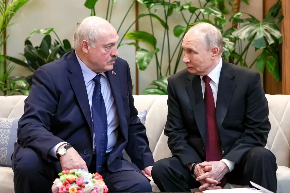 президенти Белорусі та Росії спілкуються разом