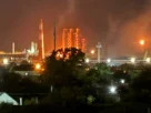 Фото пожежі на нафтопереробному заводі в Афіпському після повітряного удару України у вересні минулого року