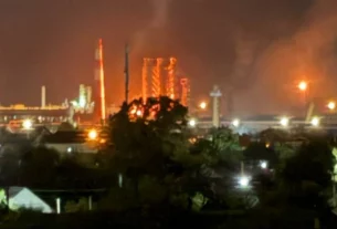 Фото пожежі на нафтопереробному заводі в Афіпському після повітряного удару України у вересні минулого року