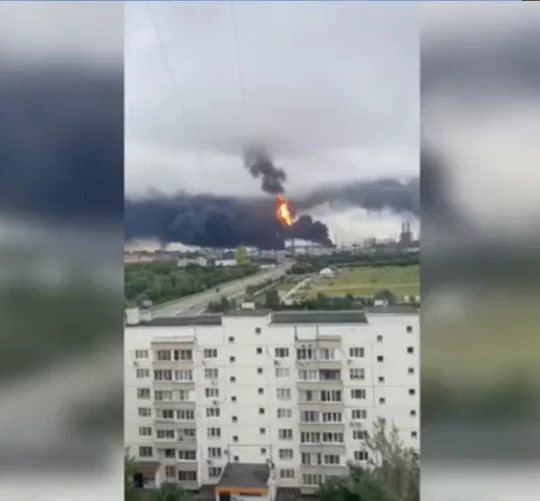 українські безпілотники вдарили по НПЗ біля Москви