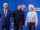 Президент України Володимир Зеленський прибуває на зустріч глав держав та урядів Європейського Союзу у супроводі президента Європейської ради Антоніу Кости та голови Європейської комісії Урсули фон дер Ляєн