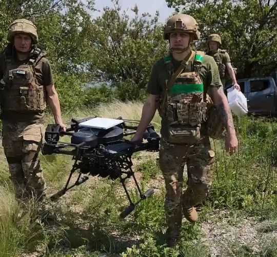 Збройні сили України експлуатують українські важкі бомбардувальні дрони Vampire вздовж фортеці в Донецькій області