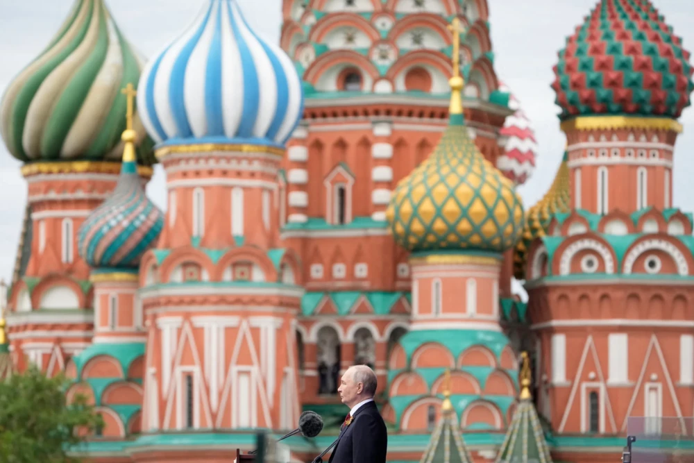 Володимир Путін на площі біля храму Василія Блаженного