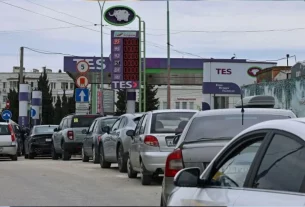 великі черги на автозаправках Криму