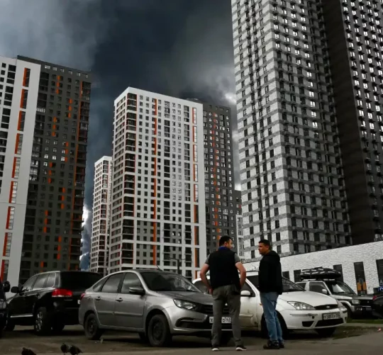 Чорні хмари диму в Москві після удару українського дрона 18 червня