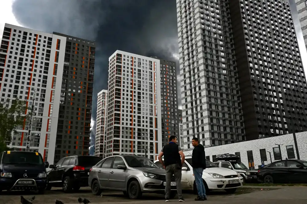 Чорні хмари диму в Москві після удару українського дрона 18 червня