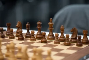 шахова дошка з фігурками
