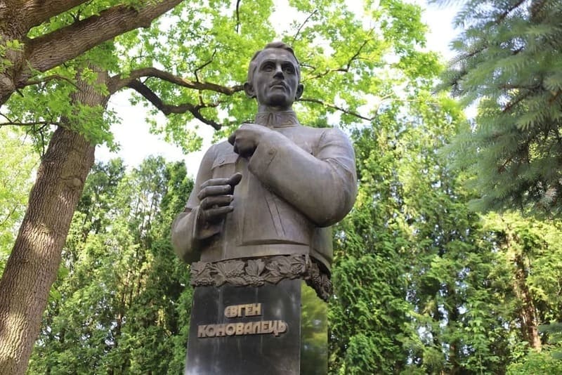 Пам’ятник Коновальцю