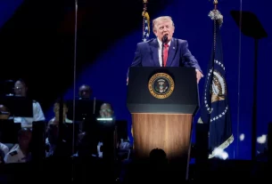 Президент США Дональд Трамп виступає на мітингу з нагоди Дня незалежності 4 липня, присвяченому 250-річчю незалежності США