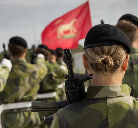 Новобранці проходять підготовку на плацу на Готланді — великому острові біля східного узбережжя Швеції