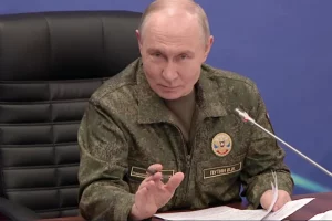 Володимир Путін у військовій формі