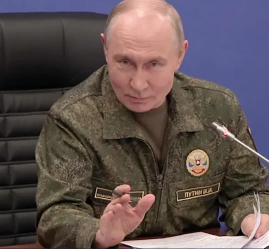 Володимир Путін у військовій формі