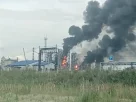На відеозаписах видно, як горить завод в Омську (Сибір)