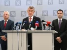 Прем'єр-міністр Андрій Бабіш (ANO; посередині) виступив на прес-конференції перед вильотом на саміт НАТО в Анкарі, 7