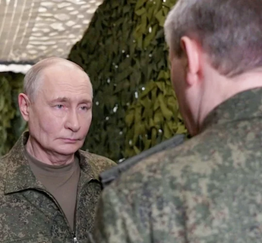 Президент Росії Володимир Путін відвідує командний пункт об’єднаного угруповання збройних сил Росії в невідомому місці