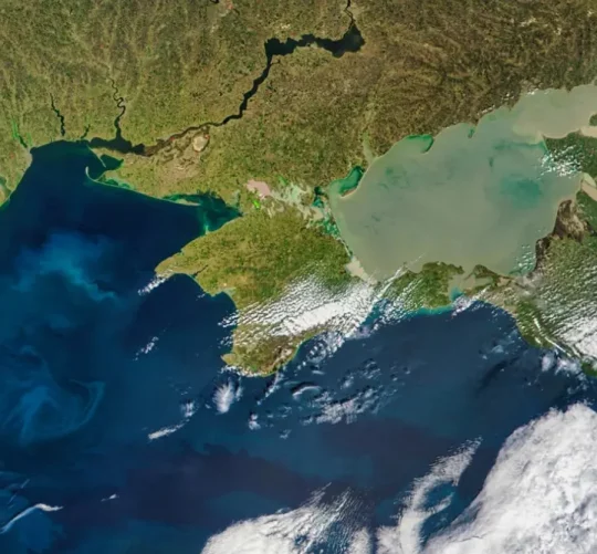 Супутниковий знімок північної частини Чорного моря, Криму та Азовського моря.