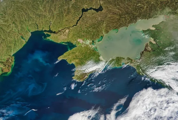 Супутниковий знімок північної частини Чорного моря, Криму та Азовського моря.