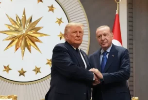 Президент Дональд Трамп потиснув руку президенту Туреччини Реджепу Таїпу Ердогану після прибуття на саміт НАТО в Анкарі, Туреччина, у вівторок