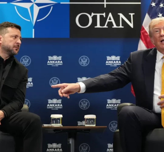 Дональд Трамп з Володимиром Зеленським під час саміту НАТО