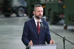 Віце-прем'єр-міністр, міністр національної оборони Владислав Косіняк-Камиш