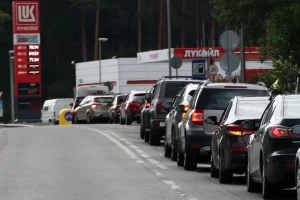 черги на російських заправках