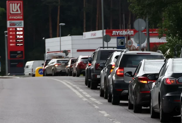 черги на російських заправках