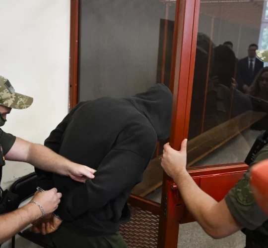 Одного з підозрюваних у вбивстві Анастасії Березовської у четвер доставили до суду в Києві для проведення судового засідання